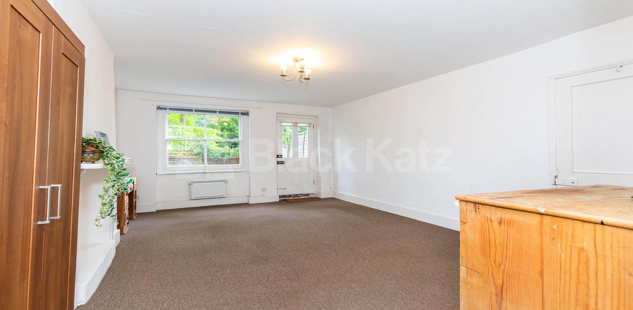 			FANTASTIC SPACIOUS GARDEN FLAT, 1 Bedroom, 1 bath, 1 reception Flat			 Stapleton Hall Road, FINSBURY PARK-STROUD GREEN